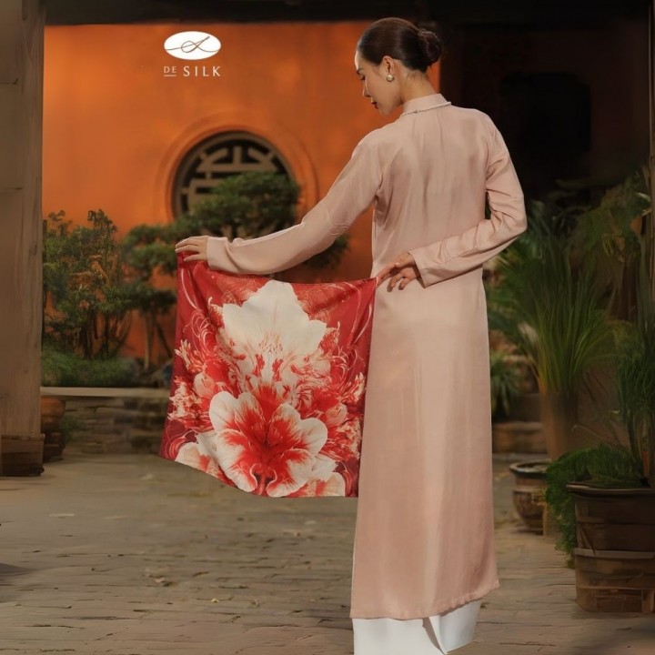 Square silk scarf-Red gladiolus 65*65 cm